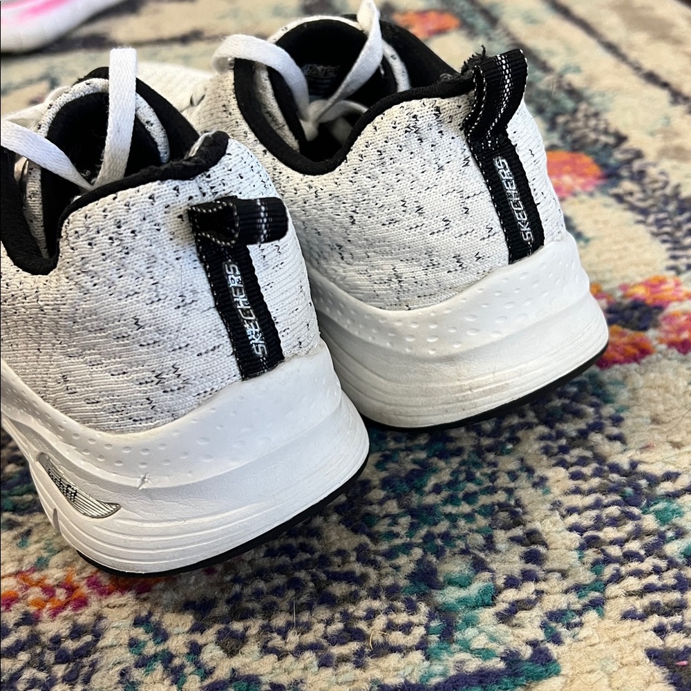 Skechers womens 7.5 White and Black Arch Fit Sneakers - Picture 5 of 7